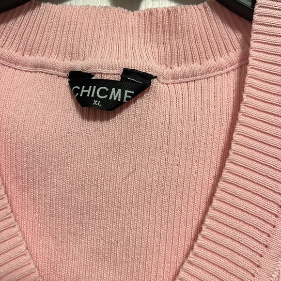 Pink V-Neck Sleeveless Sweater - Picture 2 of 3